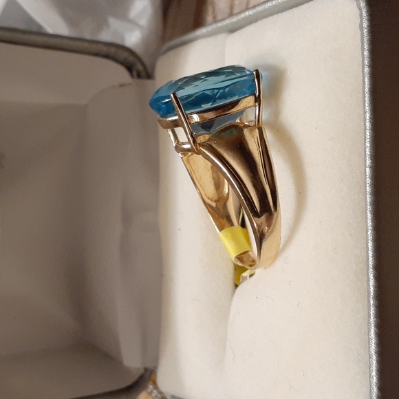 10K YELLOW GOLD OVAL BLUE TOPAZ RING - Picture 4 of 7